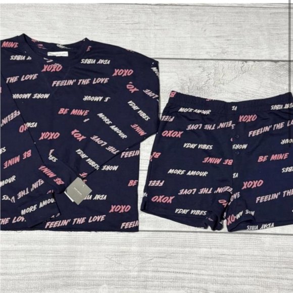 NWT Boxy Cut Sweatshirt & Shorts V-day PJ Set - Picture 4 of 8